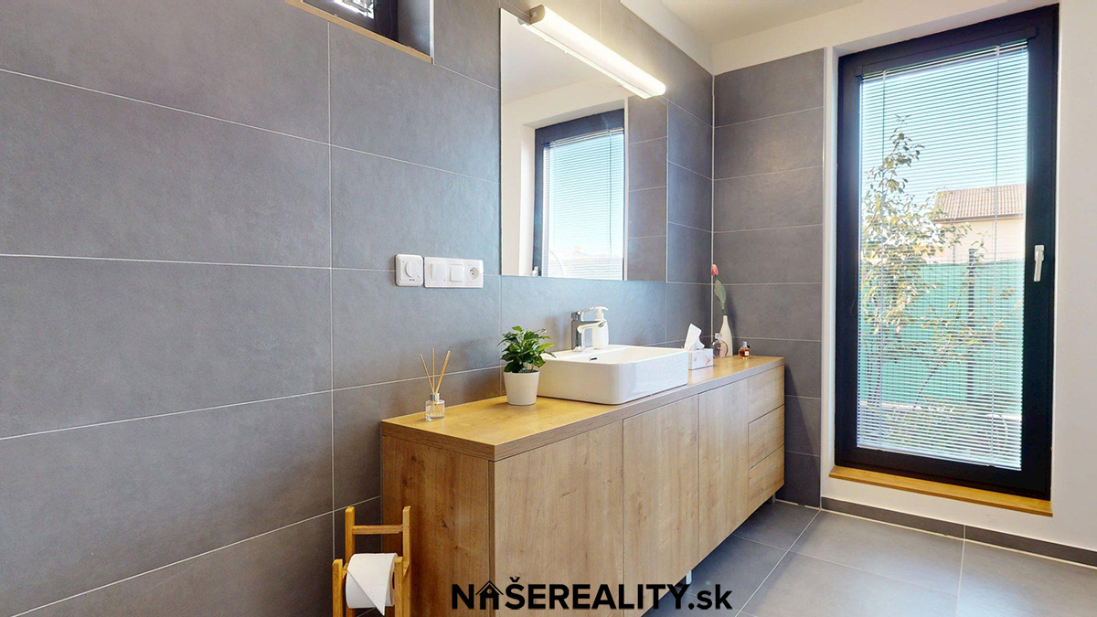 Moderný a ekologický rodinný dom s výmerou 174m² a pozemkom 678m² v Pezinku - Image 23