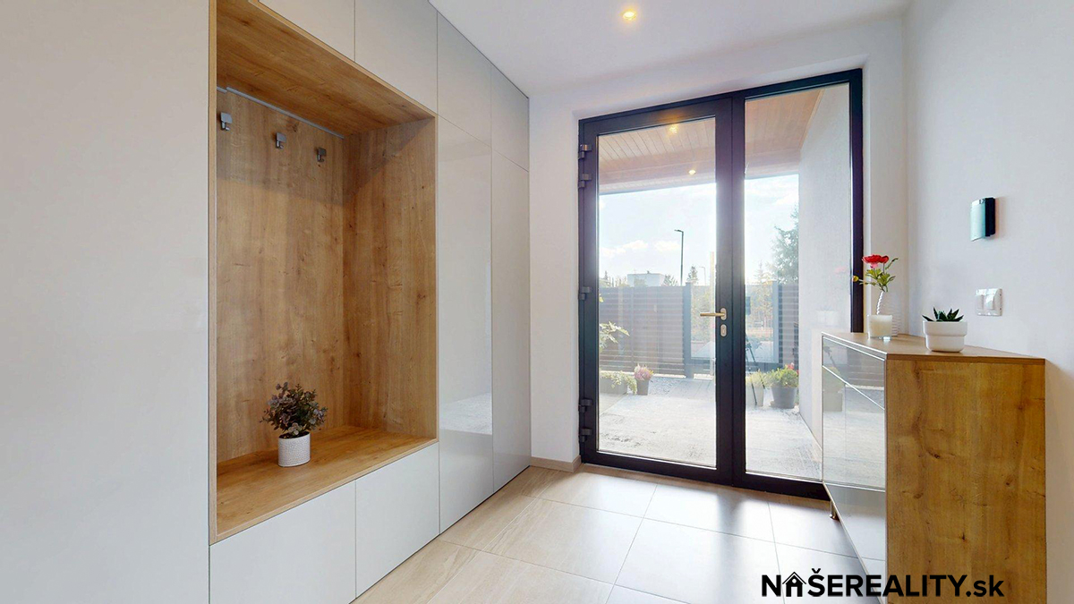 Moderný a ekologický rodinný dom s výmerou 174m² a pozemkom 678m² v Pezinku - Image 2