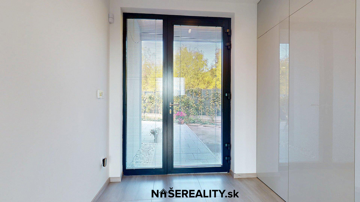 Moderný a ekologický rodinný dom s výmerou 174m² a pozemkom 678m² v Pezinku - Image 3